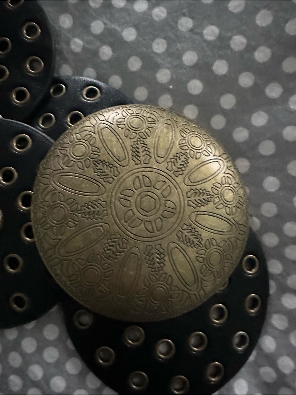 Black and Brass Medallion Circle Link Belt - Picture 4 of 12